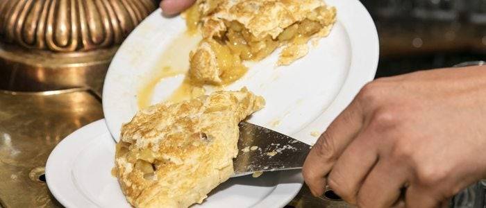 Pincho de tortilla de la taberna La Ardosa.