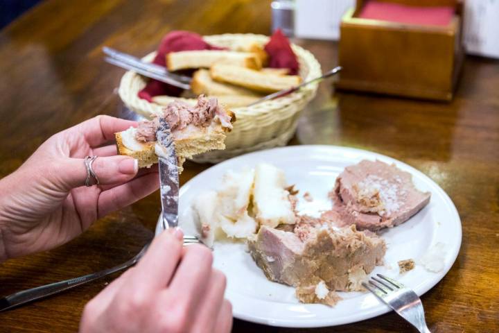 Atún con manteca ibérica: irse sin probar esta tapa es pecado.