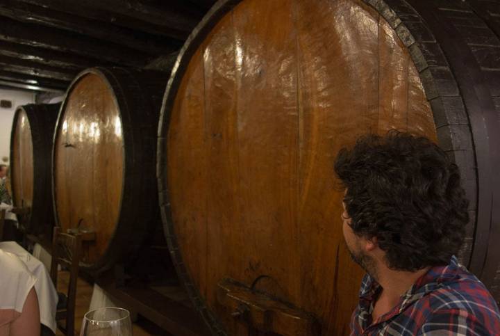 os característicos barriles del 'Asador Portuetxe'.