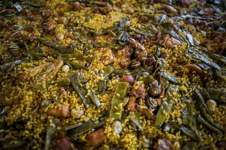 Arroz con conejo y caracoles, un clásico valenciano.