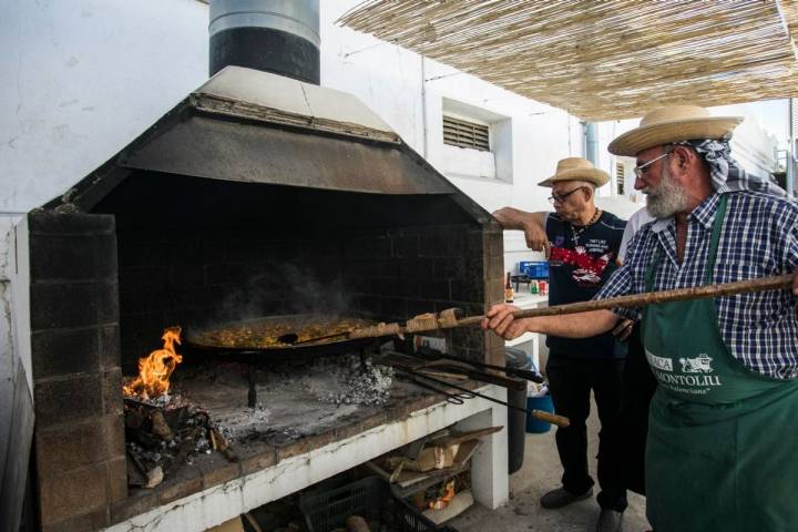 La tradición manda. La paella es todo un ritual.