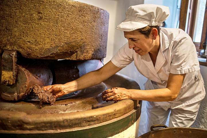 En la fábrica de chocolates Mendaro, en Guipúzcoa.