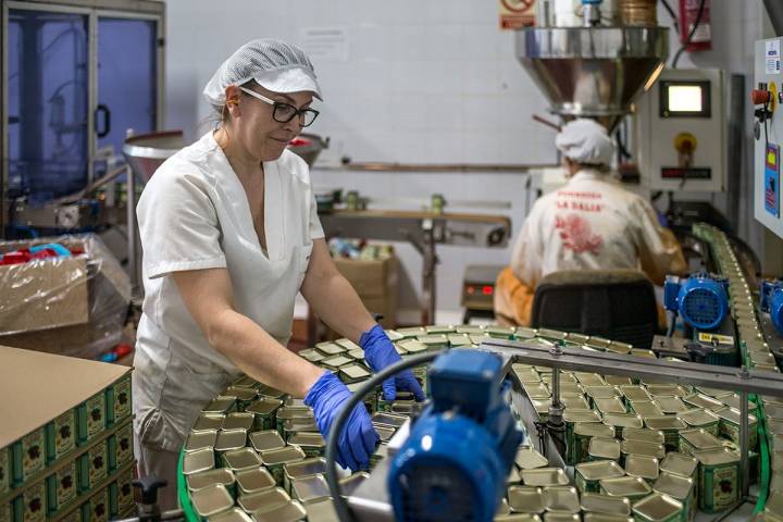 Mujeres trabajando en la fábrica 'La Dalia'.