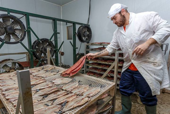 Los secaderos son del estilo tradicional, con ventiladores que no dan directamente sobre el producto.