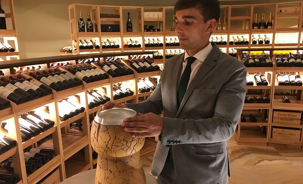 La bodega del nuevo Coque, en el barrio madrileño de Chamartín, donde se ofrecen los aperitivos.