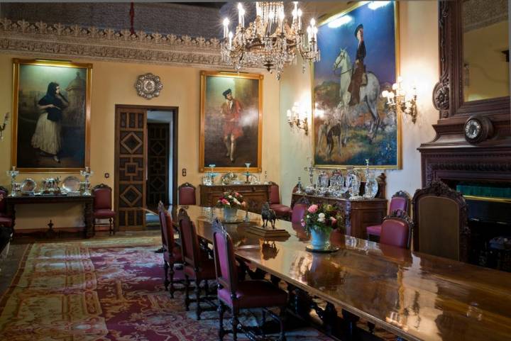 El comedor principal del Palacio de las Dueñas, en Sevilla. Foto: Sofía Moro