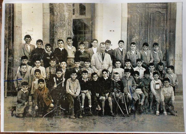 Bar Chinto (Porto do Son, A Coruña): fotografía de cuando el bar albergaba la escuela del pueblo