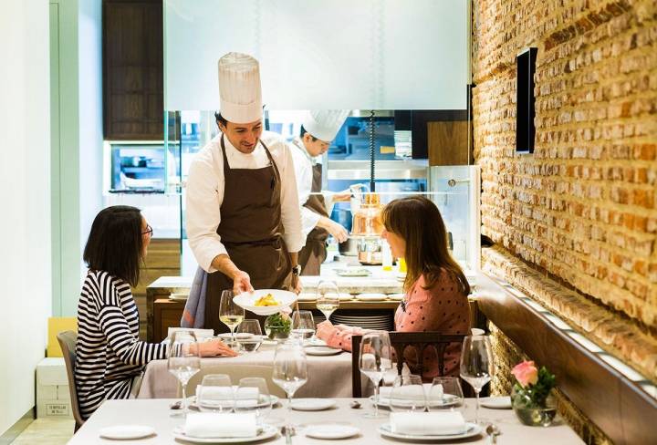 Mario siempre tiene una sonrisa disponible, en la cocina y para los clientes.