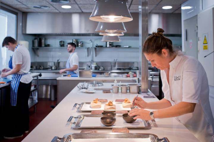 Maca de Castro sabe que una buena cocinera debe estar desde el principio de la preparación hasta el final.