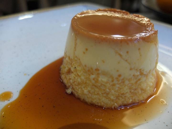 Y de postre, un delicioso flan de huevo casero.