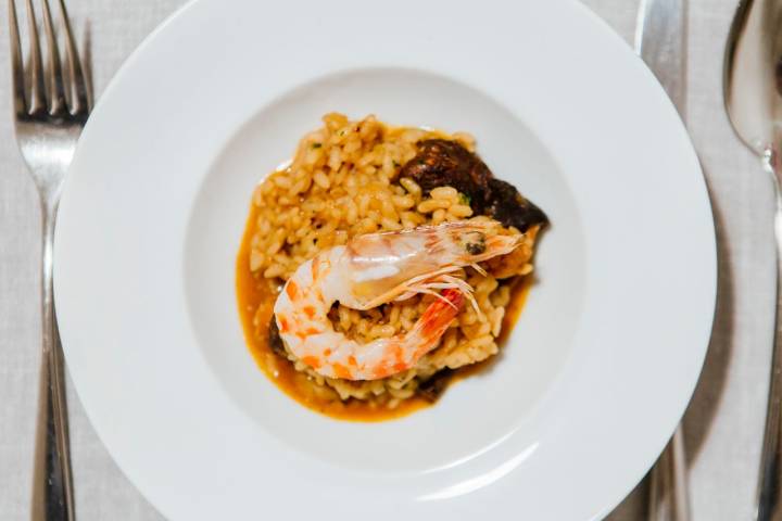 Arroz con 'apagallums' (apagador menor) del Montseny y gamba de Sant Carles de Rápita.