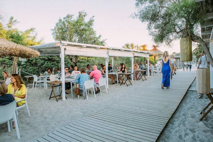 'Ponderosa Beach' se define más como un 'bistrot' que como un chiringuito playero. Foto: Facebook.