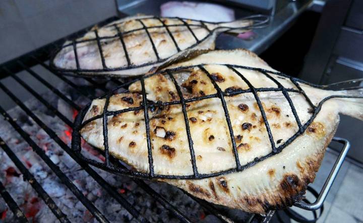 El rodaballo a las brasas de Elkano en la parrilla de Askua. Foto: Valencia Culinary Meeting