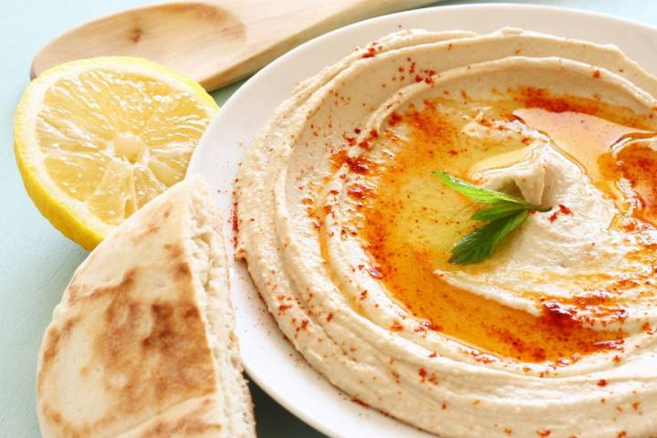 El beisar es un puré similar al hummus, pero con habas. Foto: Shutterstock