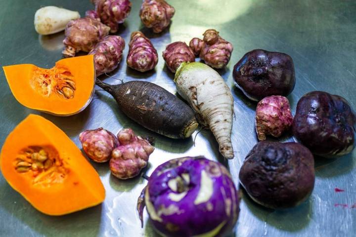 Ingredientes para la receta de mosaico de tubérculos propuesto por Fina Puigdevall en su restaurante Les Cols.