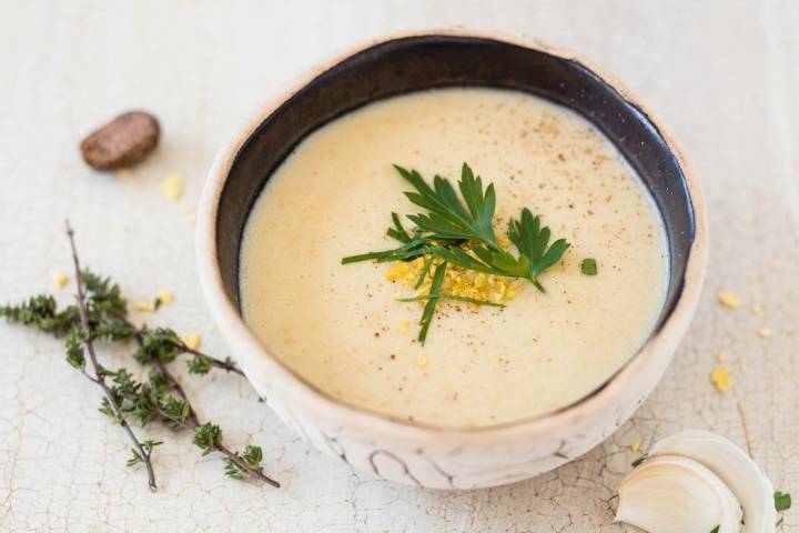 Una deliciosa crema para dipear hecha con altramuces. Foto: Agefotostock.