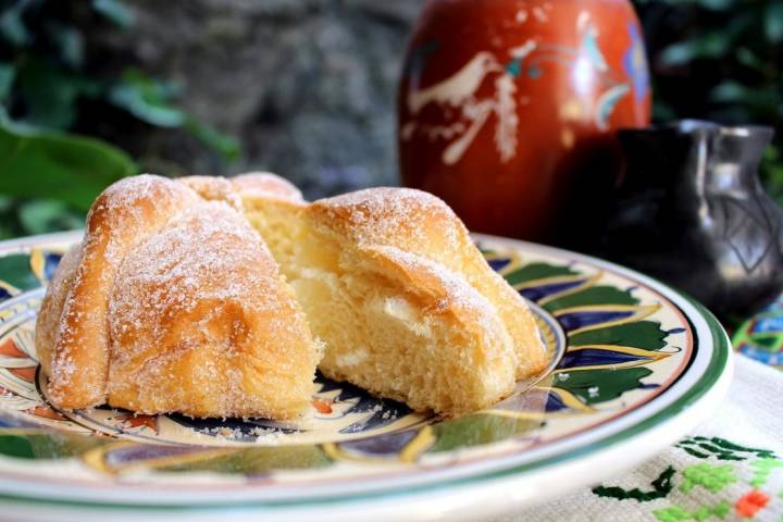 Dulce y esponjoso pan de muertos. Foto: Shutterstock.