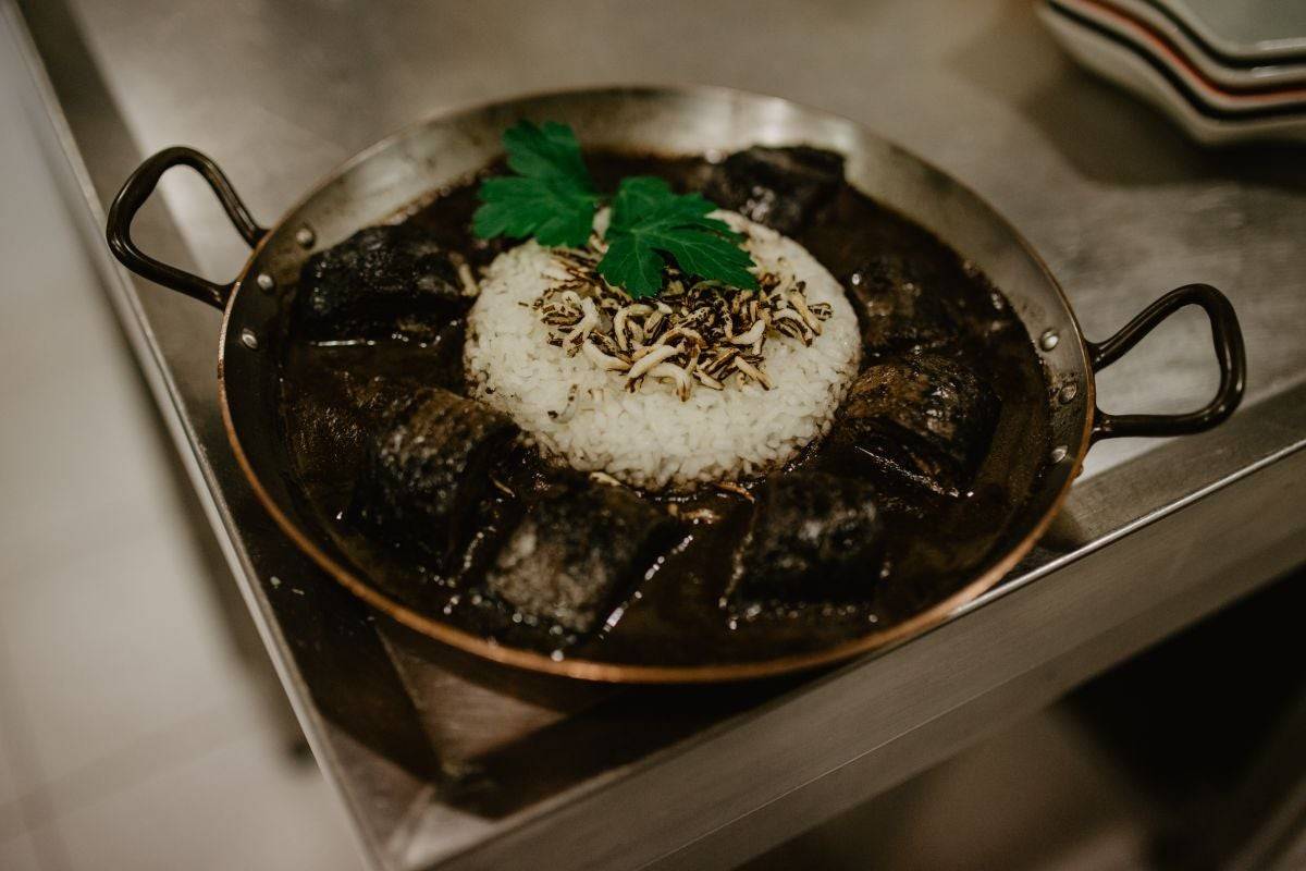 Plato de lamprea del restaurante 'Os Pirús'.