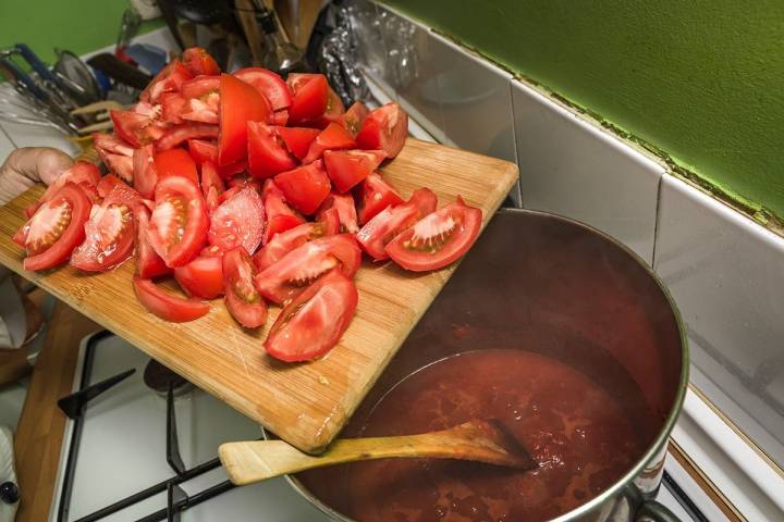 Trozos de tomate.