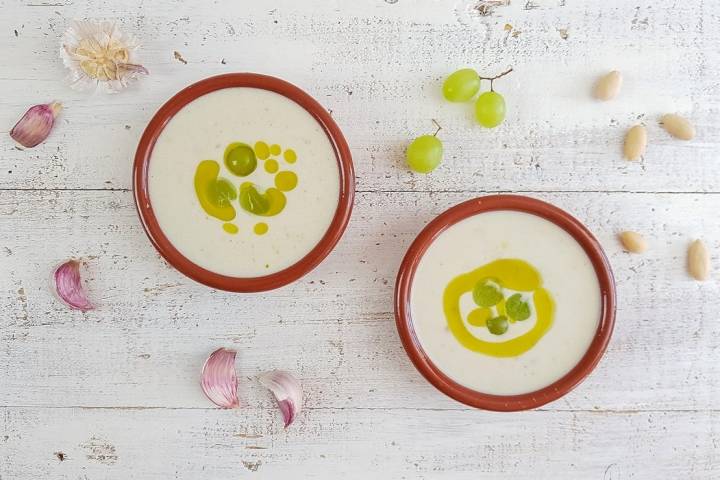 Ajo blanco con uvas de Málaga. Foto: Shutterstock.