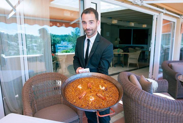 Uno de los arroces de Nazario Cano, a punto de ser devorado.