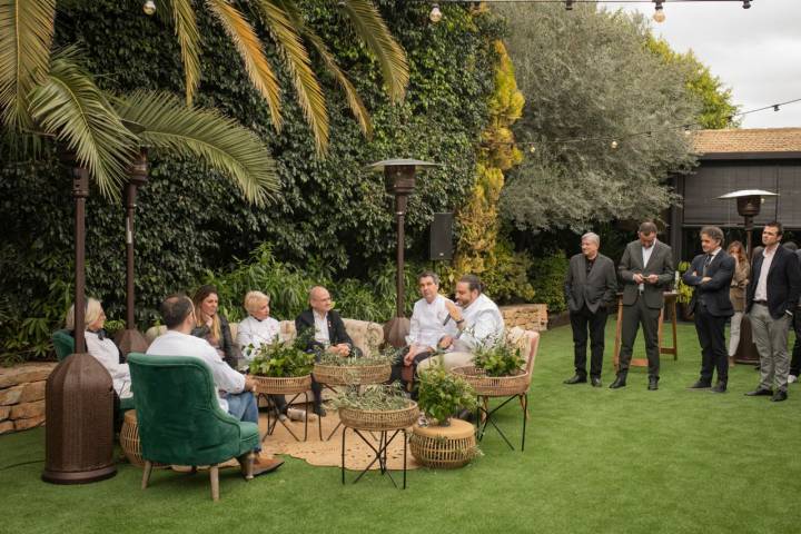 El jardín de 'La Finca' ha sido el marco elegido. 