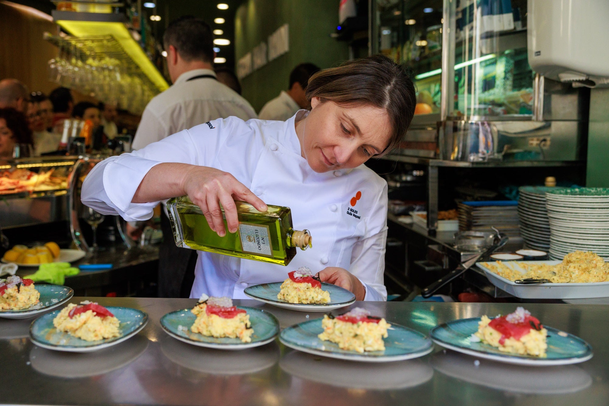 Lucía Freitas adereza su ensaladilla con atún rojo crudo