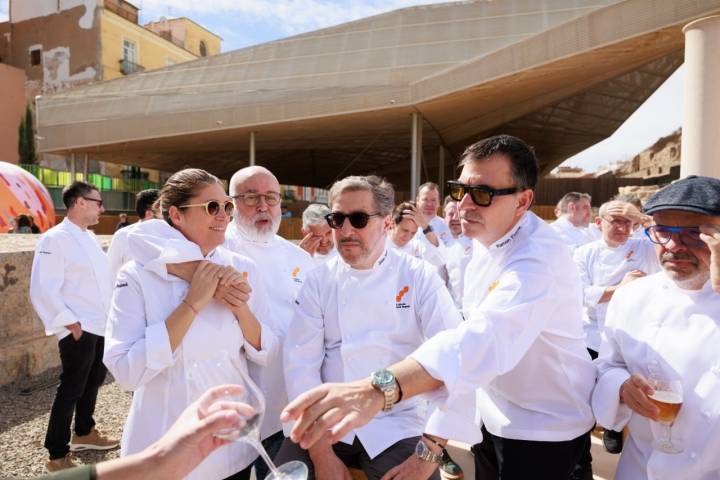 Encuentro de Tres Soles en el Foro Romano Fran Martínez, de 'Maralva'; Maca de Castro; Ricardo Sanz, de 'Kabuki'; Joan Roca; Ramón Freixa y Jesús Sánchez de 'El Cenador de Amós'  de Cartagena