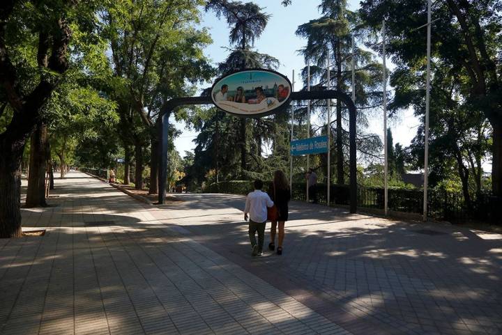 Entrada al Teleférico por el madrileño paseo del pintor Rosales.