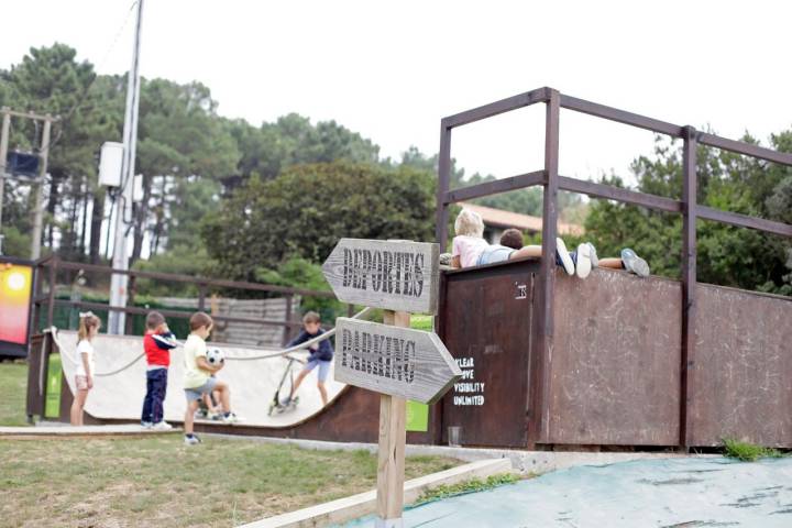 'Fangaloka' cuenta con una pista de 'skate' para que los niños practiquen piruetas.