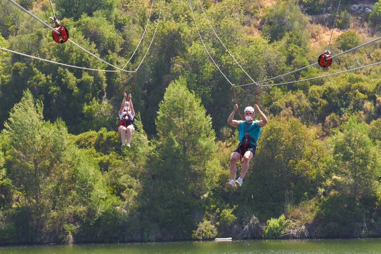 Adrenalina pura entre puentes tibetanos y tirolinas gigantes