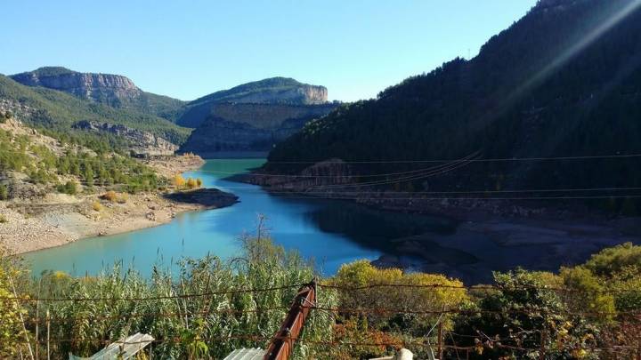 Las vistas del pantano desde el bar La Puebla. Foto: A.S.