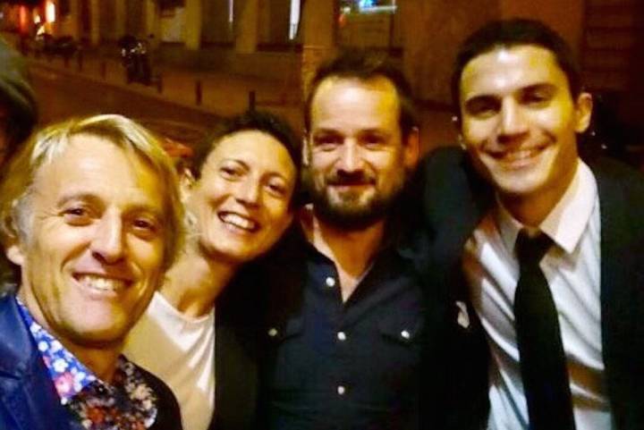 En el barrio Húmedo, 'selfie' con Álex González al salir de cenar. Foto: Jesús Calleja.