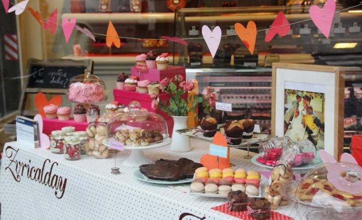 El escaparate de 'Martina de Zuricalday', una de las pastelerías míticas de Bilbao. Foto: Facebook 'Martina de Zuricalday'.