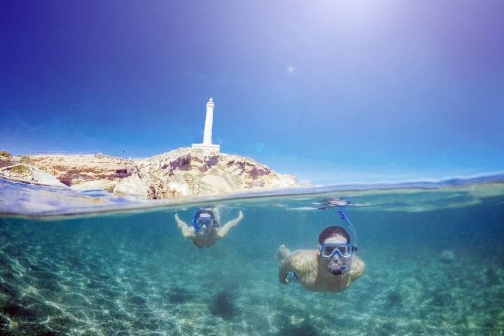 Buceando en la costa murciana. Foto: Instagram Recuerdos de mi mochila.