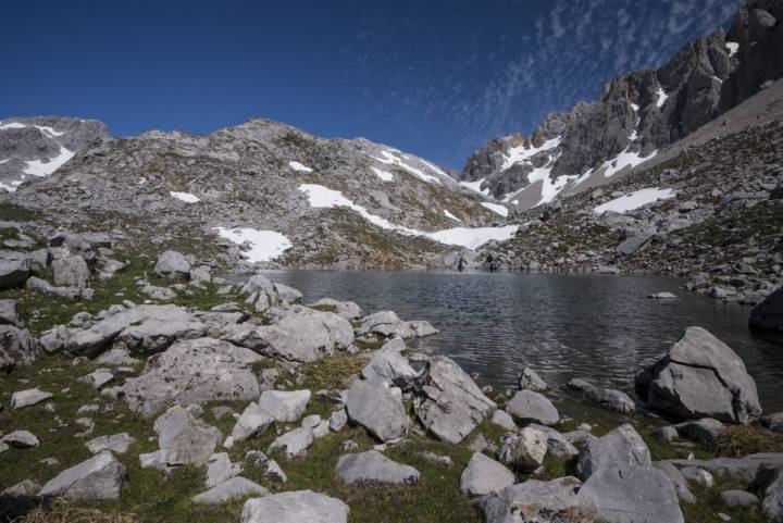 El paisaje de los Lagos de Lloroza formará parte del circuito diseñado para la prueba. Foto: Shutterstock.