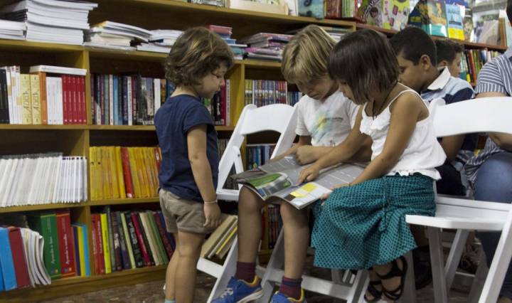 Los peques también se divierten con la poesía. Foto: Cosmopoética (Facebook).