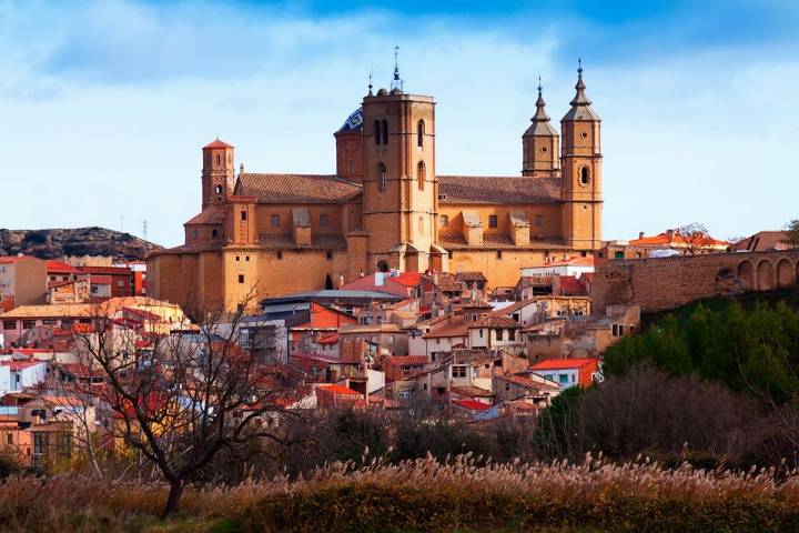 Alcañiz tiene mucha historia y monumentos interesantes para visitar. Foto: Shuttterstock.