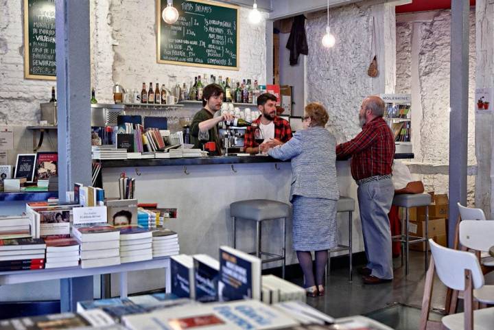 En Tipos Infames apuestan por maridar vinos y libros.