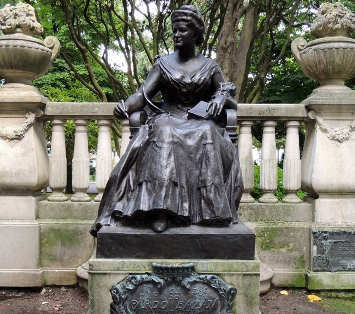 Estatua de la Marquesa de Pardo Bazán en Coruña. Foto: José Luis Cernadas. Flickr.