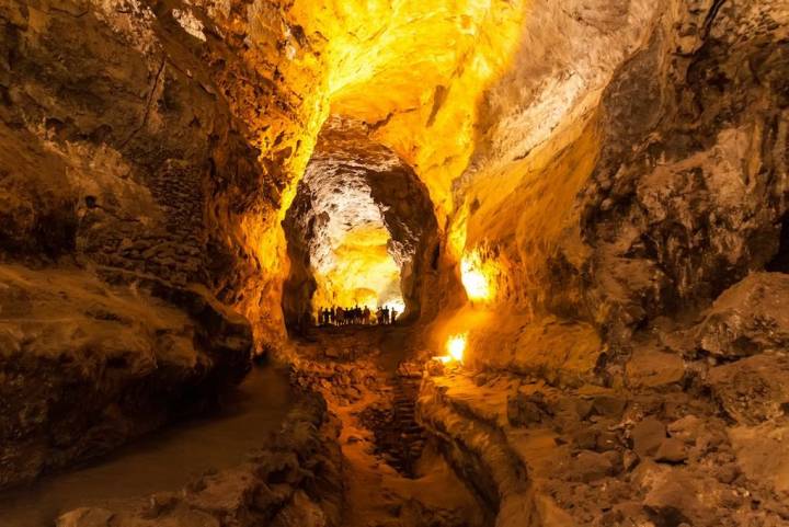 En la localidad de Haría, al norte de Lanzarote, esta cavidad se formó hace unos 5.000 años. Foto: Shutterstock.