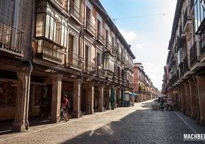 Calle Mayor de Alcalá de Henares. / CC Flickr Víctor Gómez (Machbel).