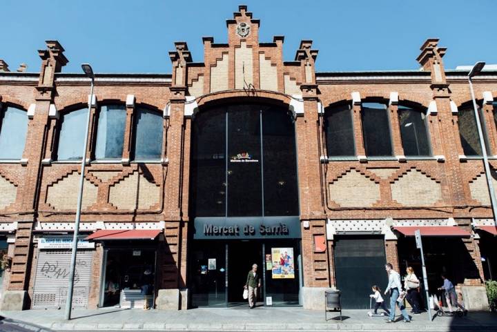 La fachada del Mercat de Sarrià, visita imprescindible.