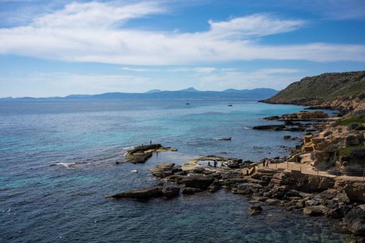 La playa está situada en la urbanización Maioris, en la localidad de Llucmajor.