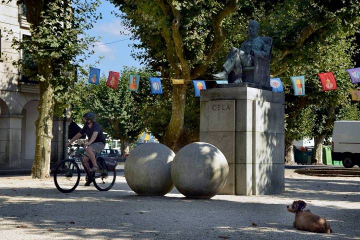 Estatua Cela Padrón