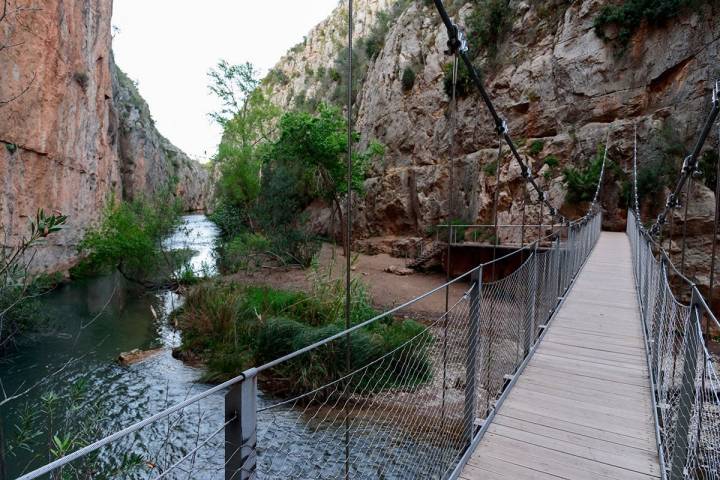 Los puentes de Chulilla, aunque largos, son seguros para todos.