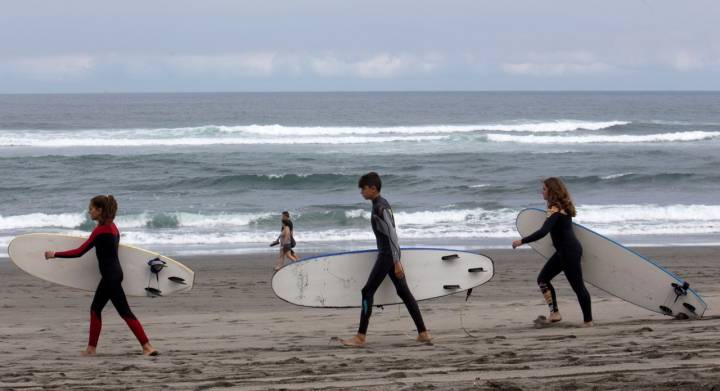 Con viento y mar de fondo, es buen sitio para el surf.