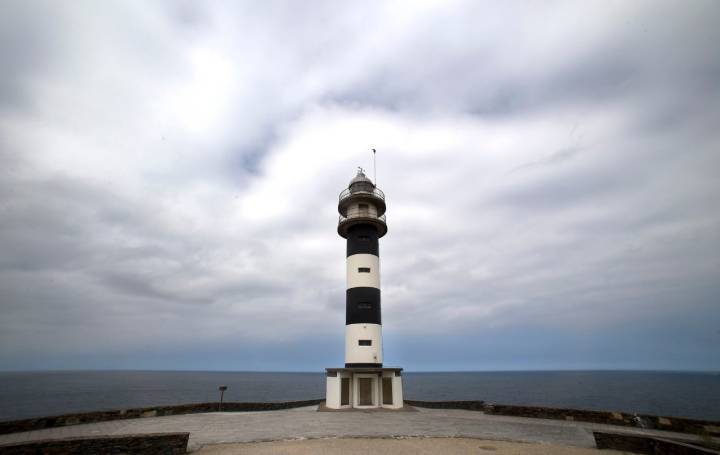 Es recomendable parar en el Cabo de San Agustín y visitar sus faros.