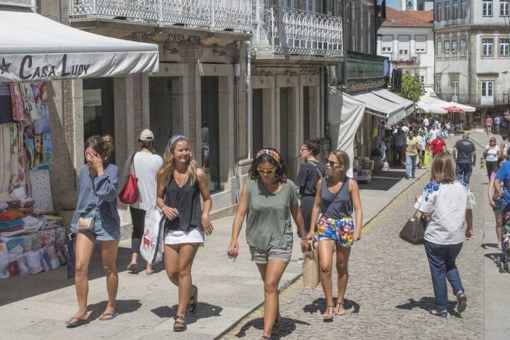 Valença es un gran mercadillo con puestos en casas señoriales.