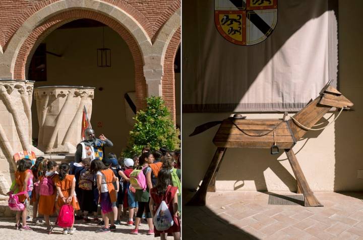 Los niños se empapan de historia al tiempo que juegan con algunos de los personajes.